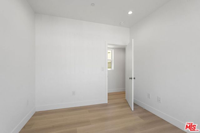 10965 Calvert, North Hollywood, CA 91606