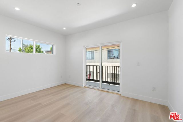 10965 Calvert, North Hollywood, CA 91606