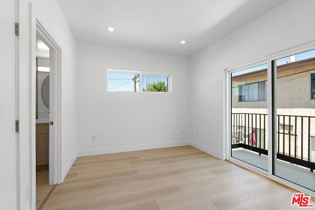10965 Calvert, North Hollywood, CA 91606