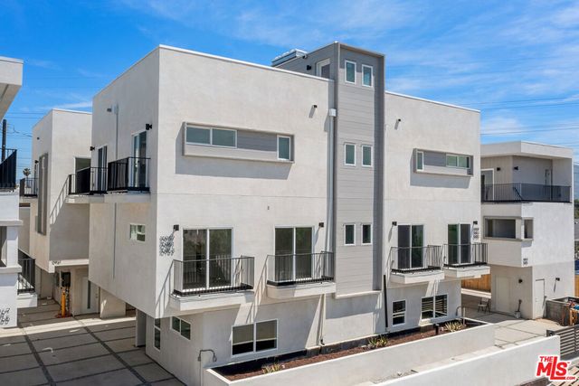 10965 Calvert, North Hollywood, CA 91606