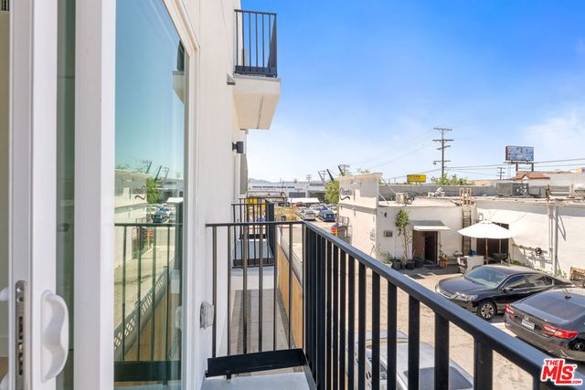 10965 Calvert, North Hollywood, CA 91606
