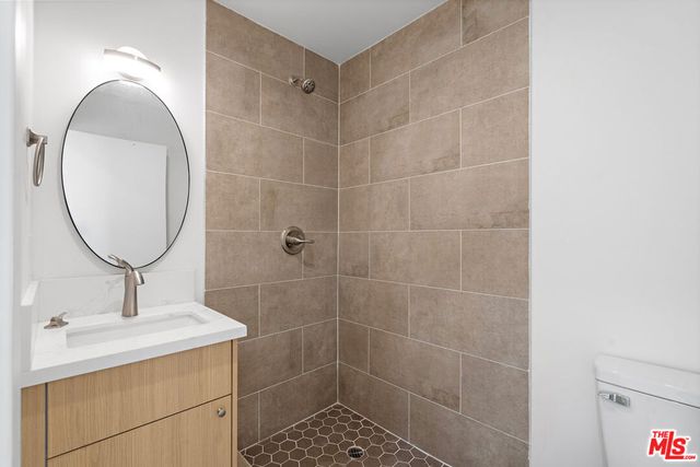 10965 Calvert, North Hollywood, CA 91606