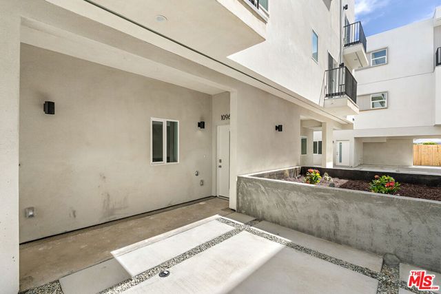 10965 Calvert, North Hollywood, CA 91606