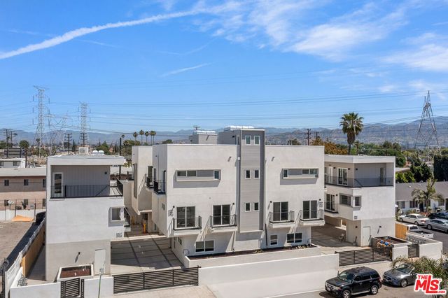 10965 Calvert, North Hollywood, CA 91606