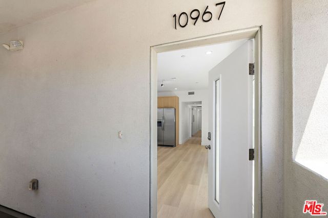 10965 Calvert, North Hollywood, CA 91606