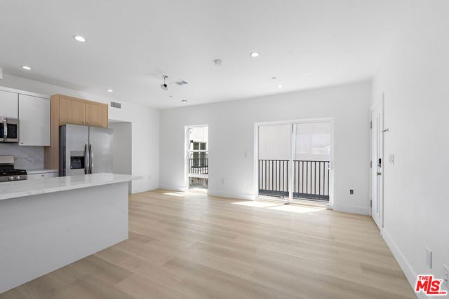 10965 Calvert, North Hollywood, CA 91606