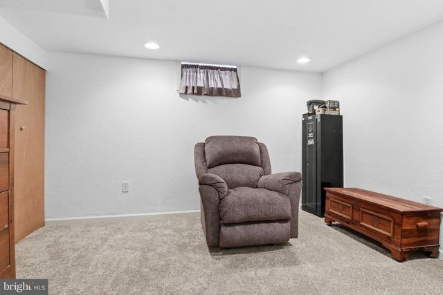 332 DONNA LN, York, PA 17403