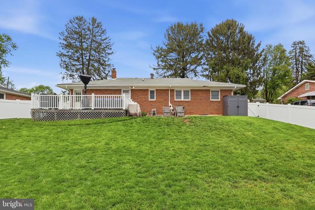 332 DONNA LN, York, PA 17403