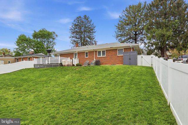 332 DONNA LN, York, PA 17403