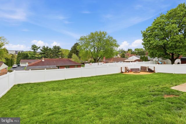 332 DONNA LN, York, PA 17403