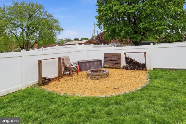 332 DONNA LN, York, PA 17403