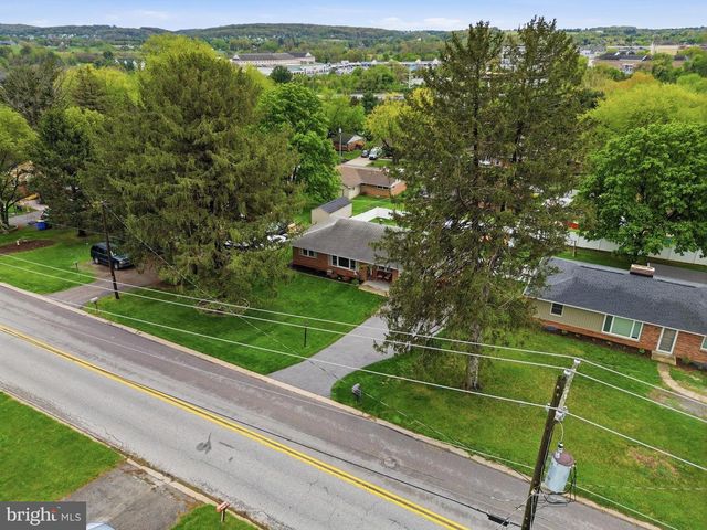 332 DONNA LN, York, PA 17403
