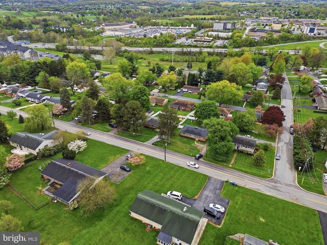 332 DONNA LN, York, PA 17403