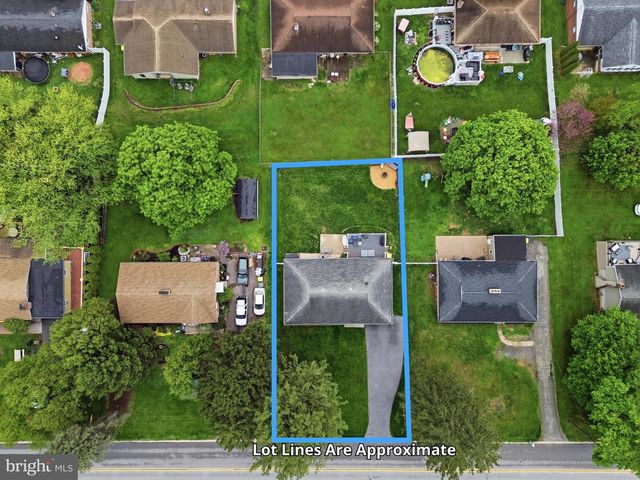 332 DONNA LN, York, PA 17403