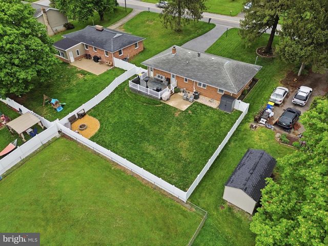 332 DONNA LN, York, PA 17403