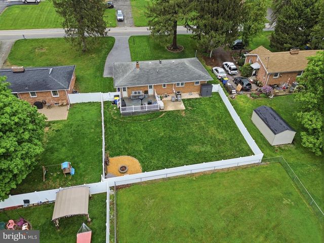 332 DONNA LN, York, PA 17403