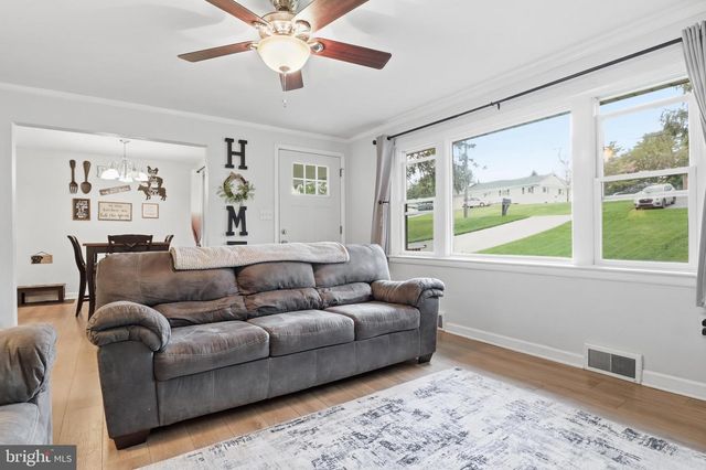332 DONNA LN, York, PA 17403