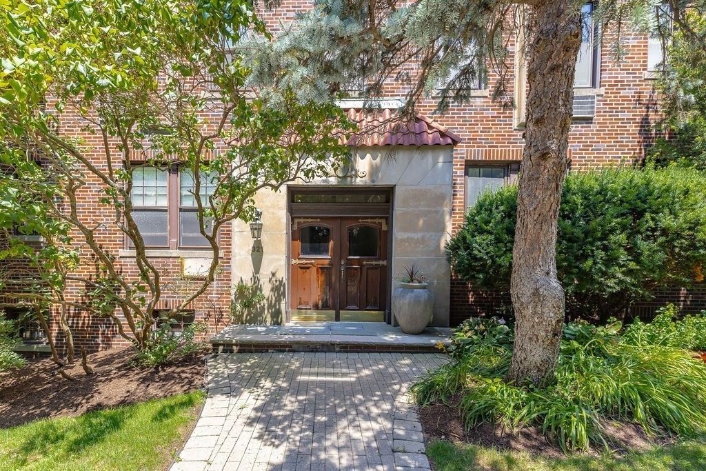 321 Tappan St 2, Brookline, MA 02445