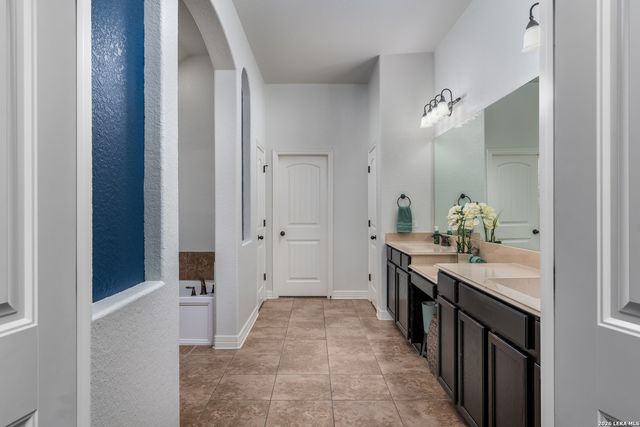 11331 Massive Mt, Helotes, TX 78023