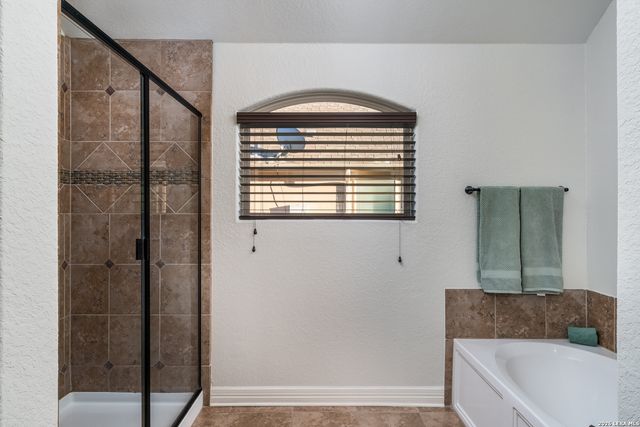 11331 Massive Mt, Helotes, TX 78023