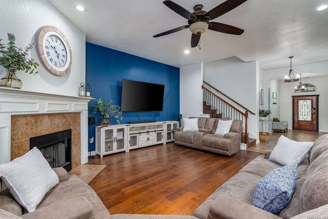 11331 Massive Mt, Helotes, TX 78023