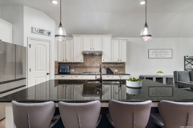 11331 Massive Mt, Helotes, TX 78023