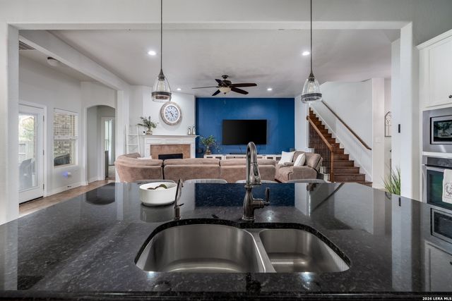 11331 Massive Mt, Helotes, TX 78023