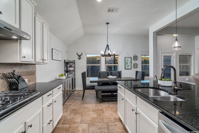 11331 Massive Mt, Helotes, TX 78023