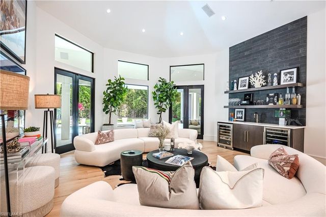 681 KATEMORE LN, Naples, FL 34108