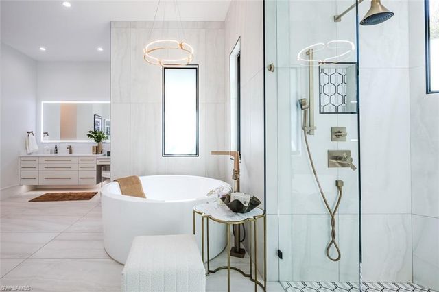 681 KATEMORE LN, Naples, FL 34108