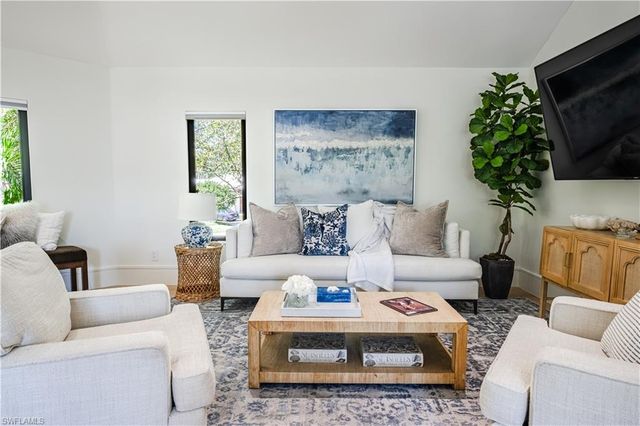 681 KATEMORE LN, Naples, FL 34108