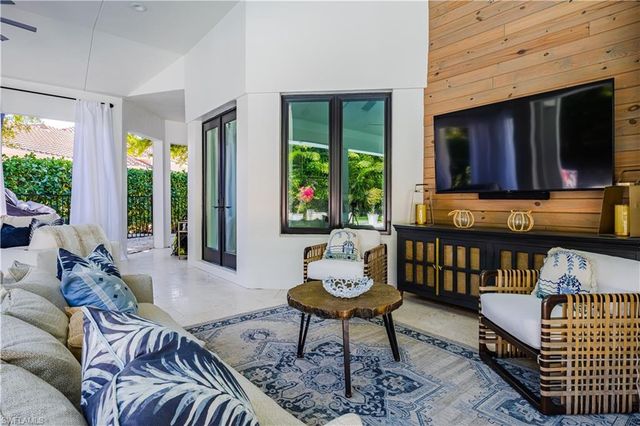 681 KATEMORE LN, Naples, FL 34108