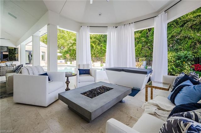 681 KATEMORE LN, Naples, FL 34108