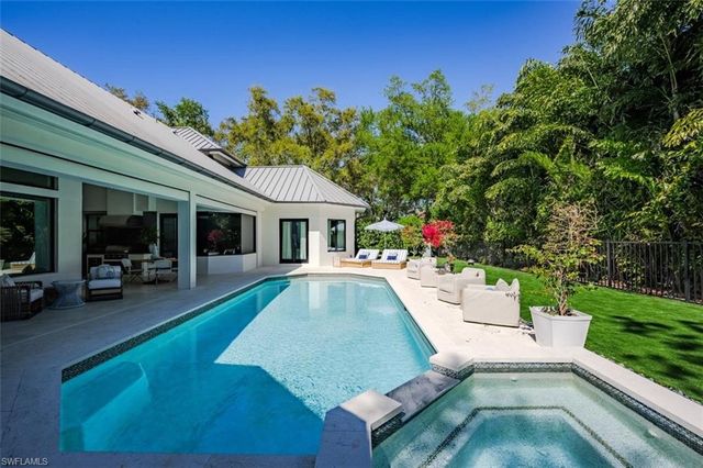 681 KATEMORE LN, Naples, FL 34108