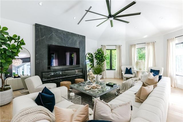 681 KATEMORE LN, Naples, FL 34108