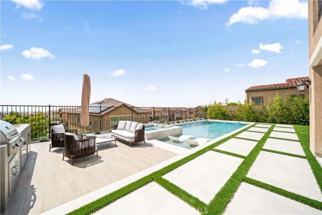 2592 Highland Oak Court, Lake Forest, CA 92679