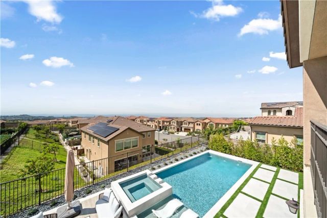 2592 Highland Oak Court, Lake Forest, CA 92679