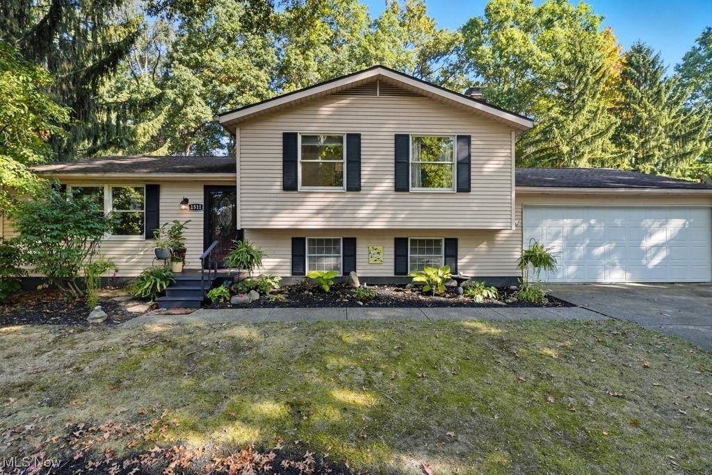 1511 Apollo Drive, Stow, OH 44224