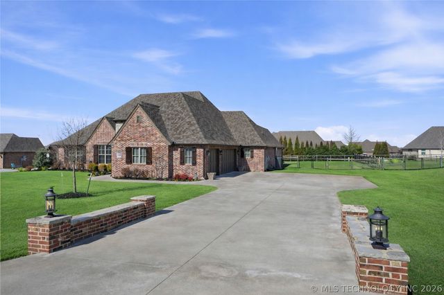 19629 E Boulder Drive, Owasso, OK 74055