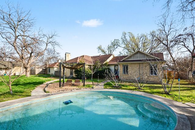 1225 E Union Bower Road, Irving, TX 75061