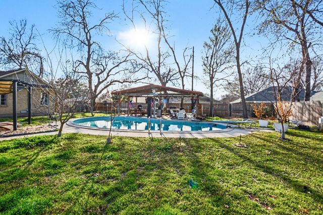 1225 E Union Bower Road, Irving, TX 75061