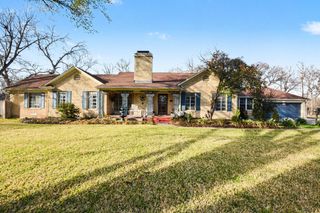 1225 E Union Bower Road, Irving, TX 75061