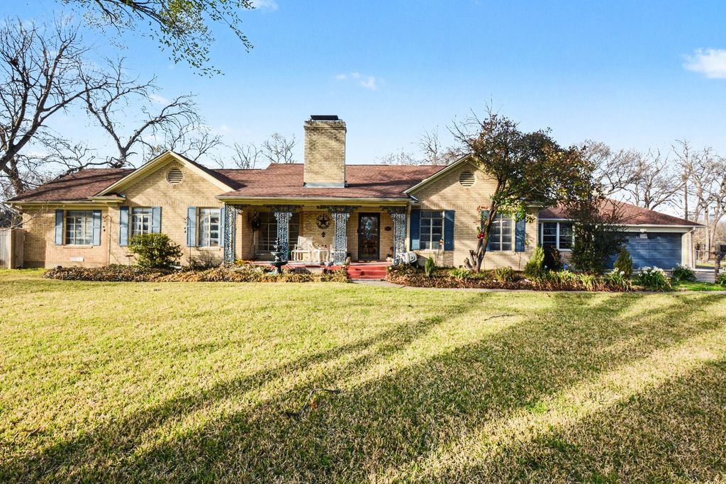 1225 E Union Bower Road, Irving, TX 75061