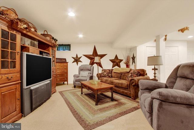 3101 REX DR, York, PA 17402