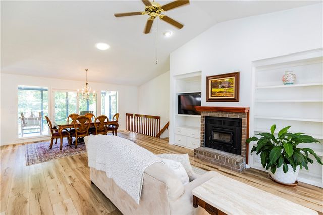 17 Kirkwall Place, Bella Vista, AR 72715