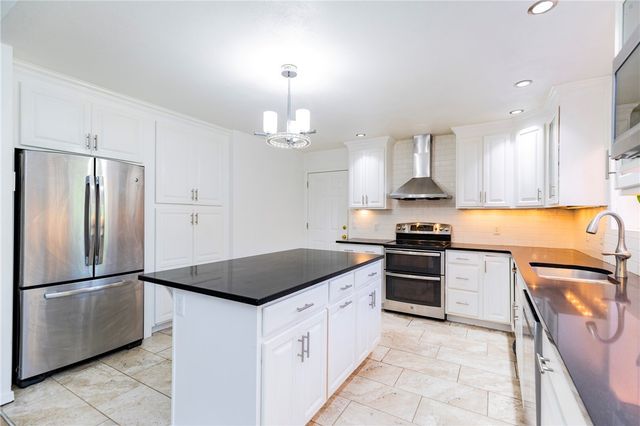 17 Kirkwall Place, Bella Vista, AR 72715