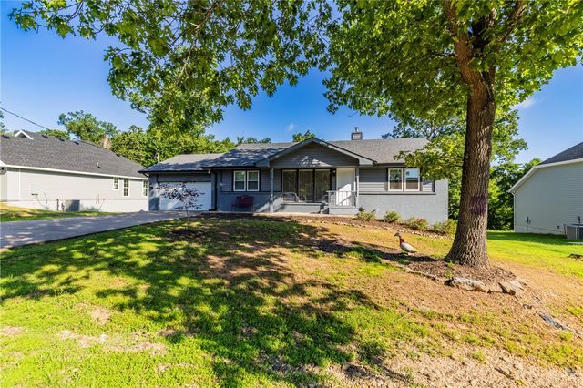17 Kirkwall Place, Bella Vista, AR 72715