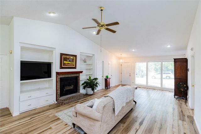 17 Kirkwall Place, Bella Vista, AR 72715