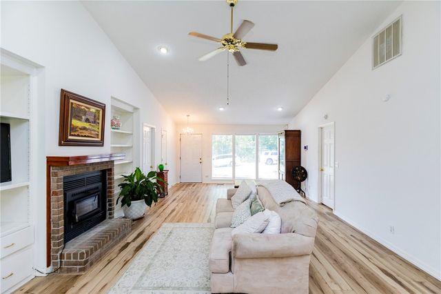 17 Kirkwall Place, Bella Vista, AR 72715