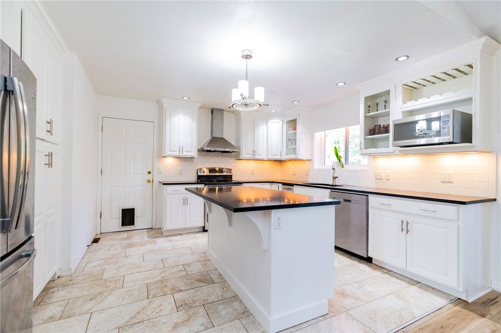 17 Kirkwall Place, Bella Vista, AR 72715